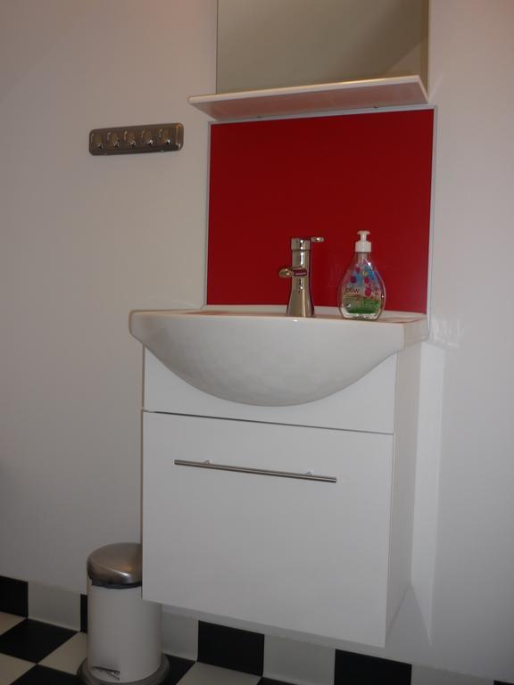 Bla Flagg Apartment Kopingsvik Room photo